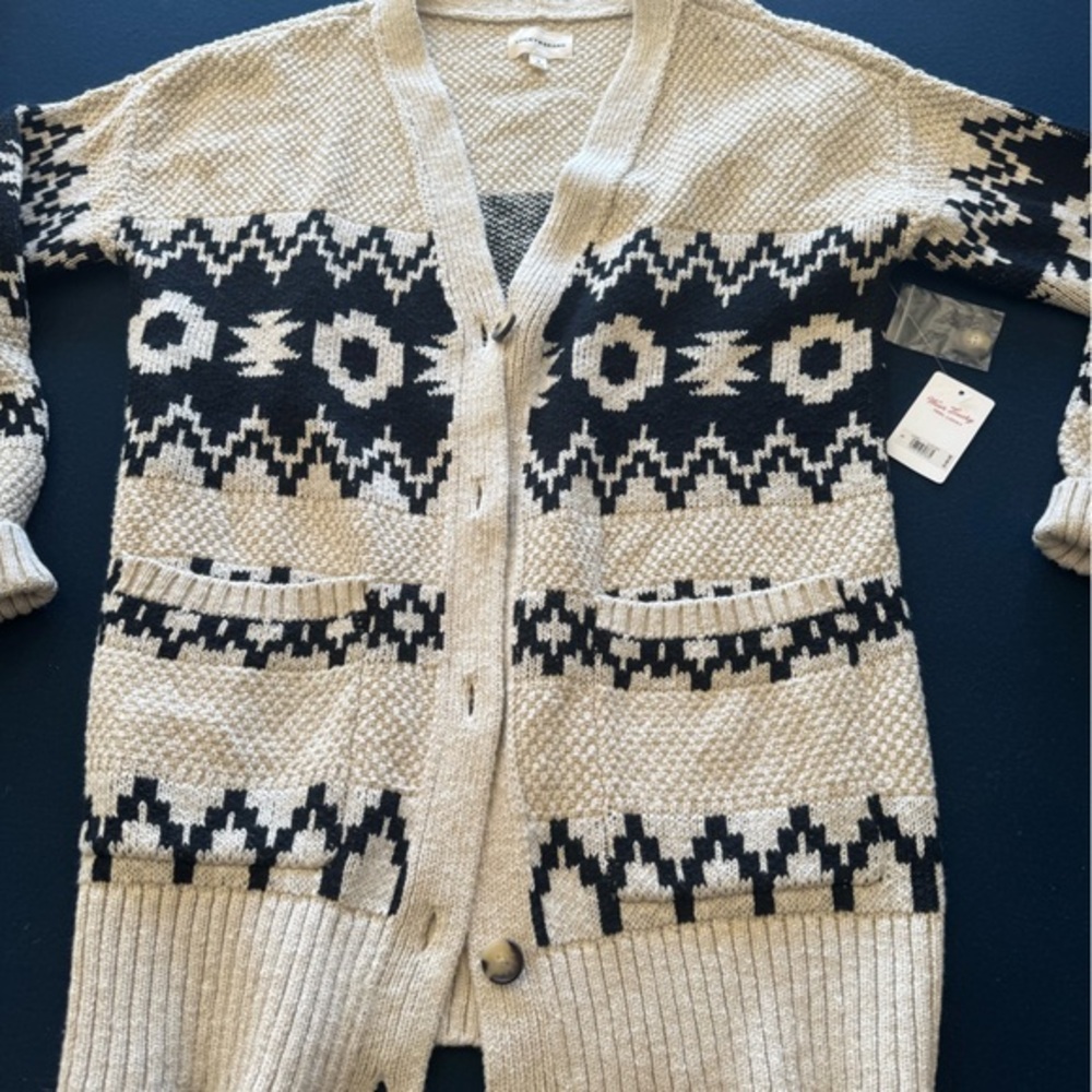 LUCKY BRAND cream/black cardi in this season hottest design! Zoom in 4 all deets - Picture 5 of 13